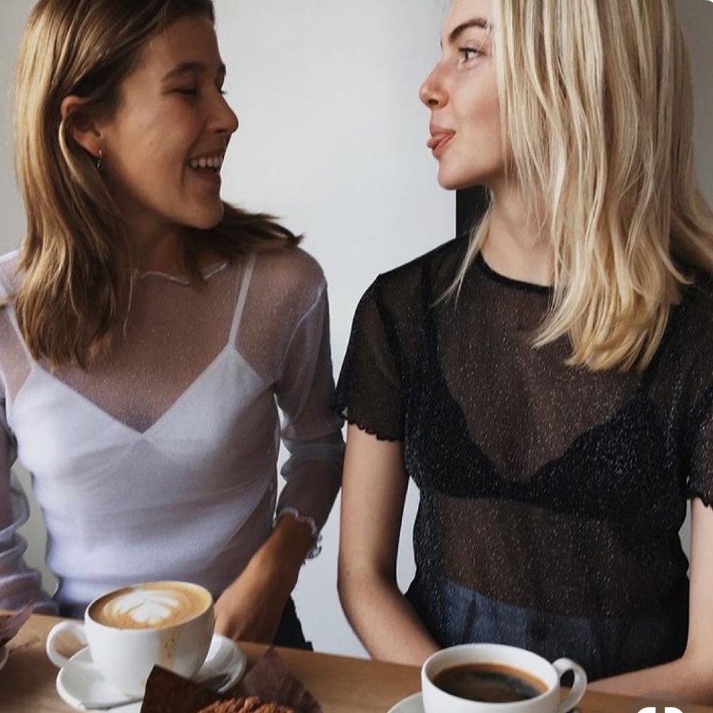BRANDY MELVILLE PORTER GLITTER TOP